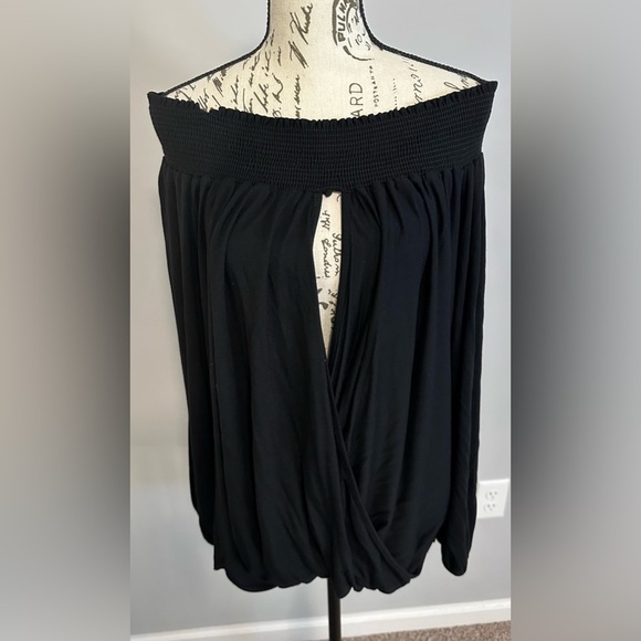 โจ Off-Shoulder Long Sleeve Blouse โ Black, NWT by 1.4.3 Story โจ - Picture 5 of 13